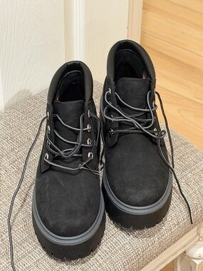 Black Womens Chunky Lace-Up Boots